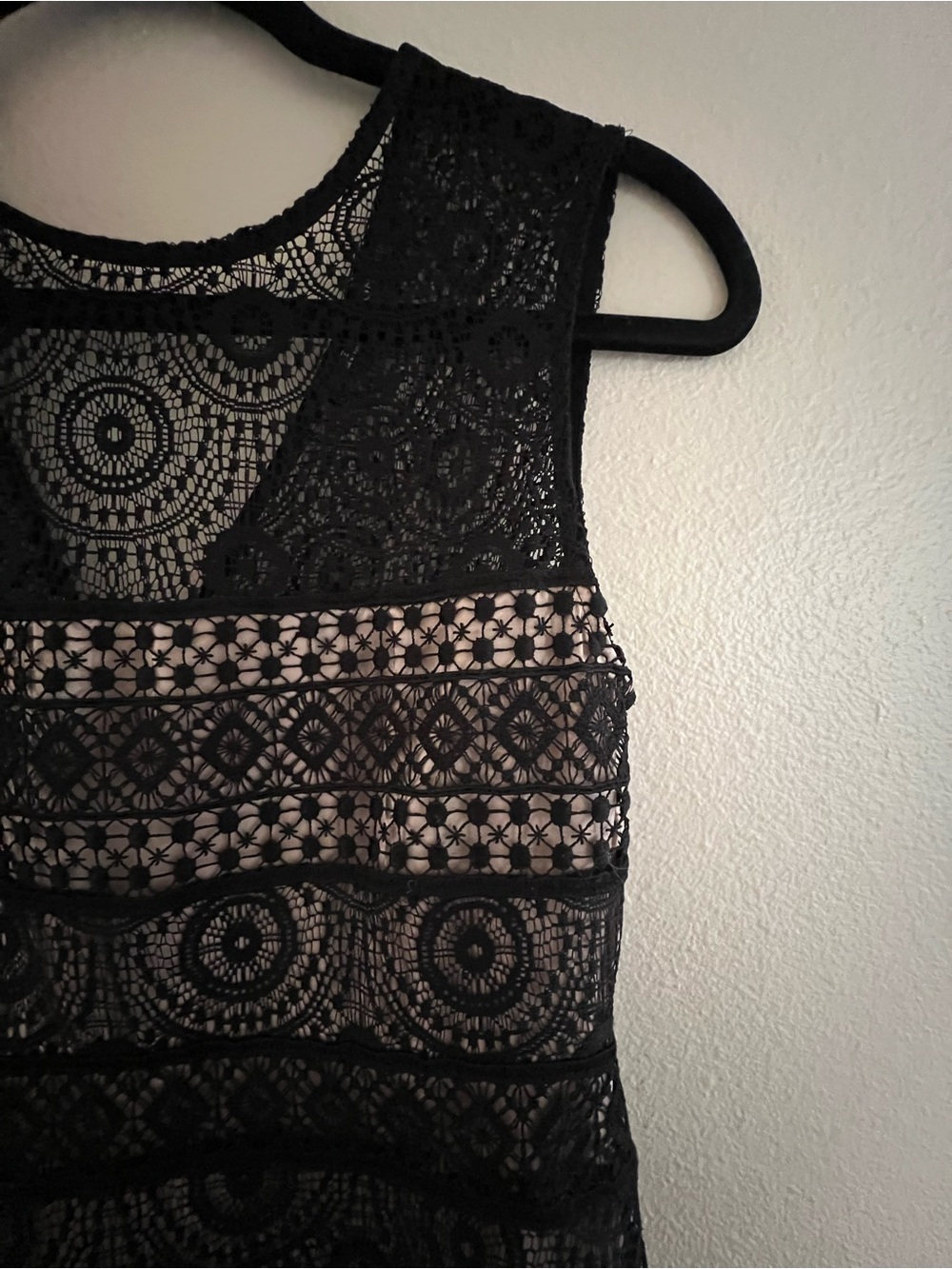 Zara Black Lace Sleeveless Dress - Elegant Sheath Style - Picture 3 of 6